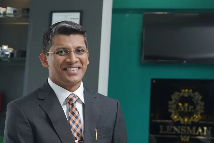 Dr. Benny Jose consulting with patients in Pune
